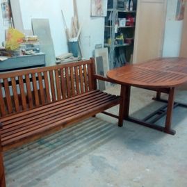 Barnizados y Lacados Restauraciones Intsoc mesa y silla de madera restauradas
